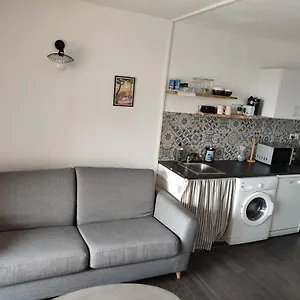 Studio 4 Personnes Avec Vue Sur Le Port Appartement Hyères